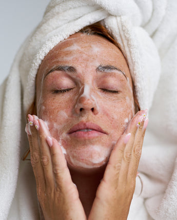 FACE CLEANSER - PIANKA DO DEMAKIJAŻU