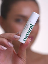 LIP CARE ODŻYWCZA I OCHRONNA POMADKA DO UST